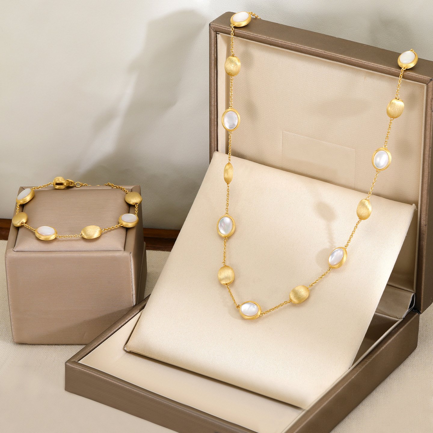 sandoos-04d49a8a498d518ce90e145ef6f346e1aff96e5cd0cf5430d7c3dea313314d99 Brushed Necklace
